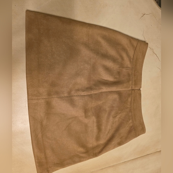 LOFT Faux Suede Mini Skirt Tan/Khaki Size 10 A-Line Pockets - Picture 3 of 8